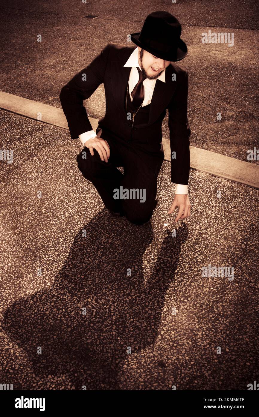 Business man in suit kneeling hi-res stock photography and images - Alamy