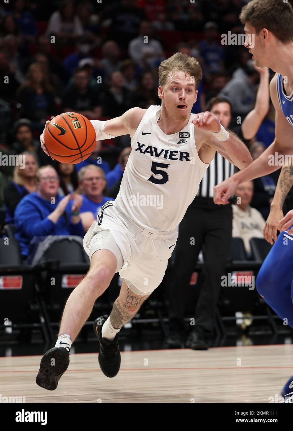 November 25, 2022: Xavier Musketeers guard Adam Kunkel (5) competes in the NCAA PK85 basketball game between the Duke Blue Devils and the Xavier Musketeers at the Moda Center, Portland, OR. Larry C. Lawson/CSM (Cal Sport Media via AP Images) Stock Photo