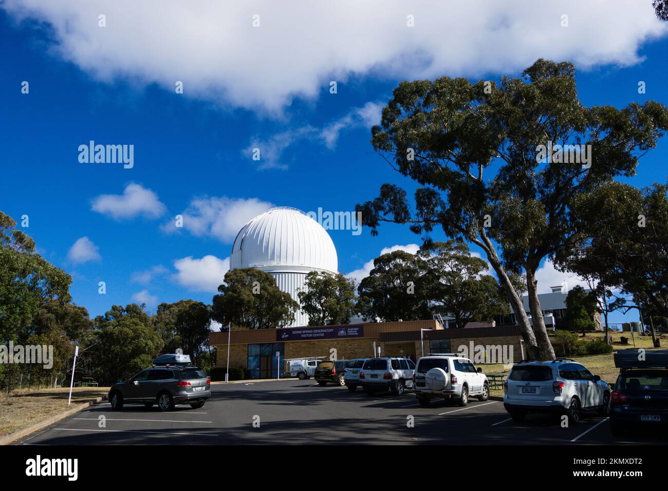 Dome housing the Anglo-Australian Telescope (AAT) operated by the Australian Astronomical Observatory, Siding Springs Observatory, NSW Stock Photo