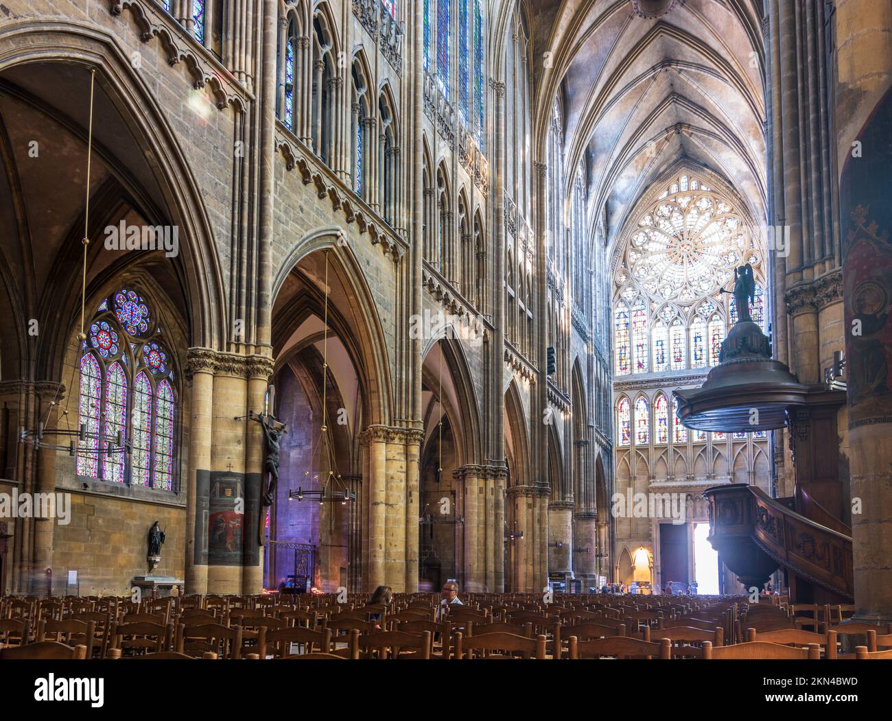 Metz: Cathedral of Saint Stephen (Cathédrale Saint Étienne), nave in ...