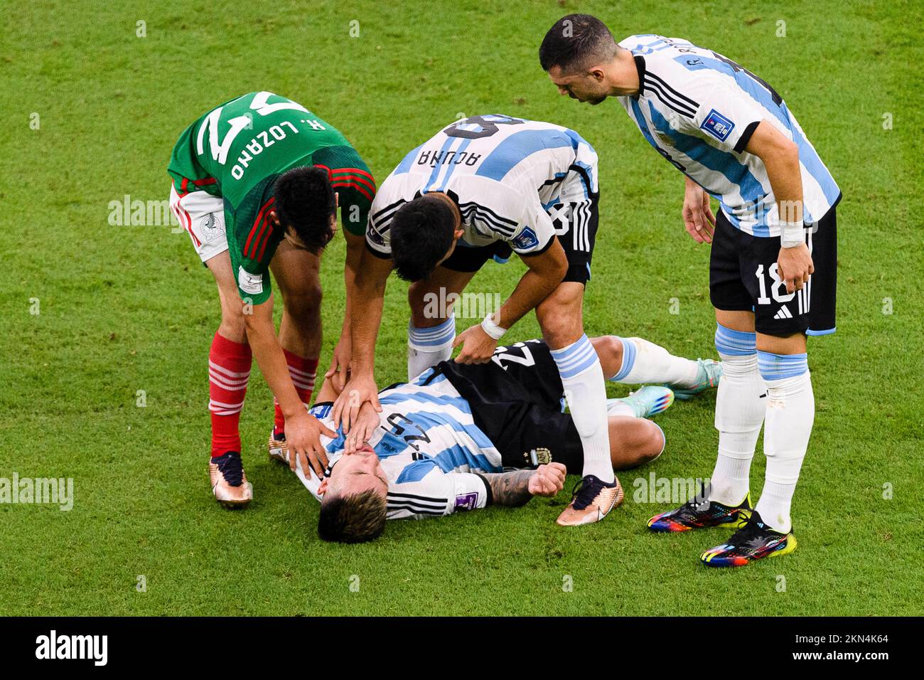 Argentina defender Lisandro Martinez kicked in the face by Mexico's Hirving  Lozano in heated World Cup match