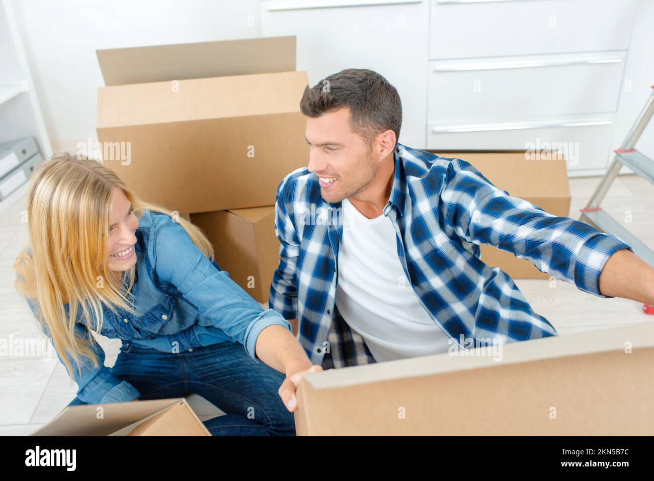 Coppin Move In Unpacking van hi-res stock photography and images - Alamy