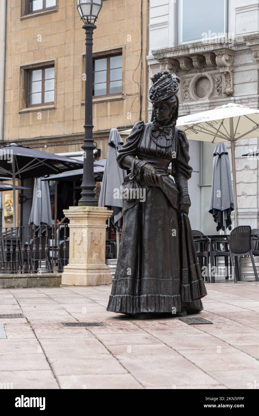 OVIEDO, SPAIN-AUGUST 10, 2021: Statue dedicated to La Regenta in front of Oviedo Cathedral (Sculptor: Mauro Alvarez Fernandez) Stock Photo