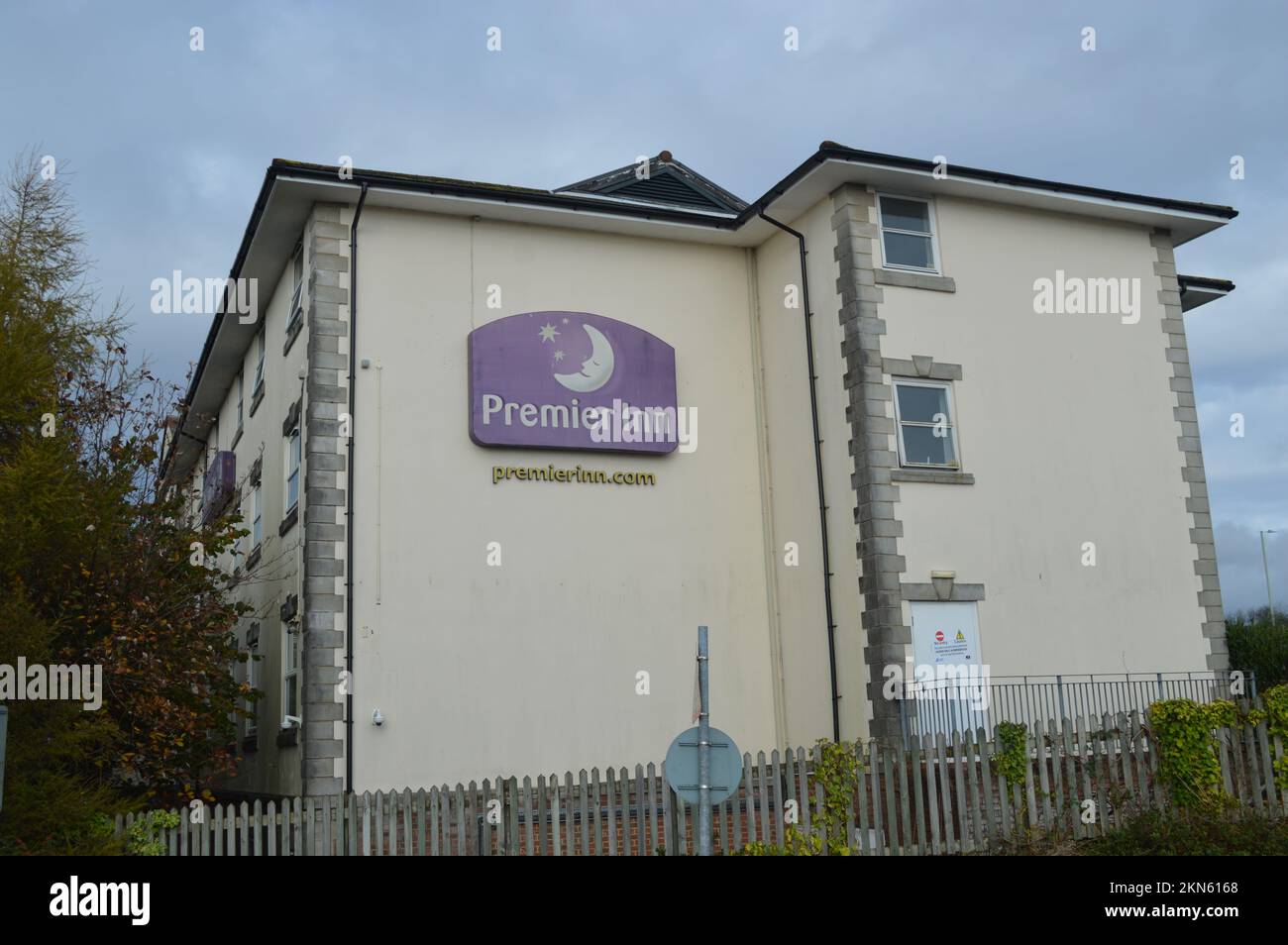 Premier inn hotels logo hi-res stock photography and images - Alamy