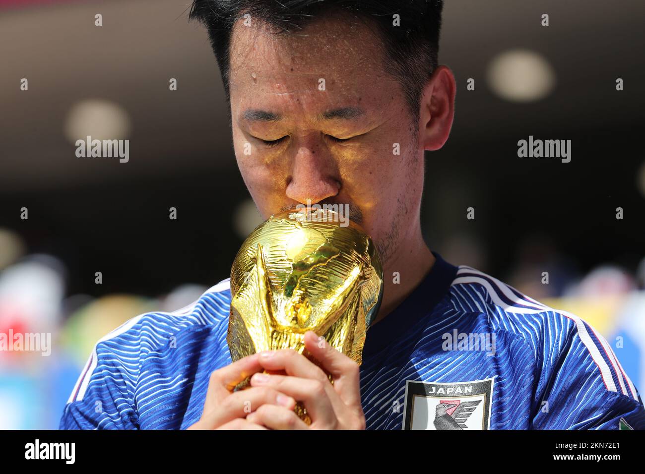 25th November 2022; Al Bayt Stadium, Al Khor, Qatar; FIFA World Cup  Football, England versus USA; England fan kissing a replica FIFA World Cup  trophy Credit: Action Plus Sports Images/Alamy Live News