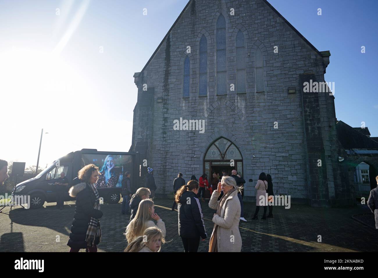 Mourners arrive for a memorial celebration for Vicky Phelan at the Church of the Assumption, Mooncoin, Co Kilkenny. Cervical cancer campaigner Vicky Phelan died on Monday, aged 48, eight years after being diagnosed with the disease. Picture date: Sunday November 27, 2022. Stock Photo