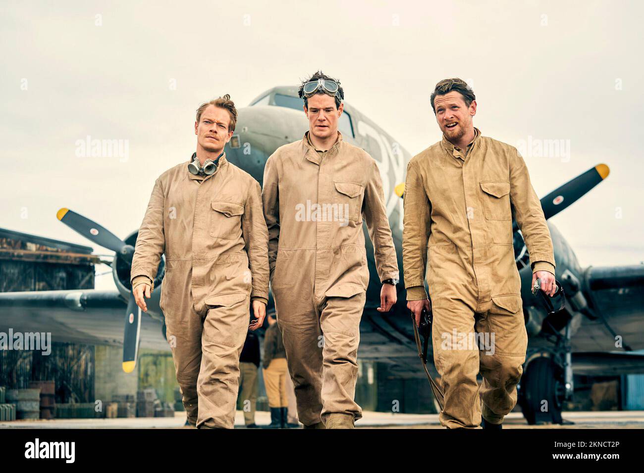 ALFIE ALLEN, JACK O'CONNELL and CONNOR SWINDELLS in SAS ROGUE HEROES (2022), directed by TOM SHANKLAND. Credit: Kudos Productions / K Films / Album Stock Photo