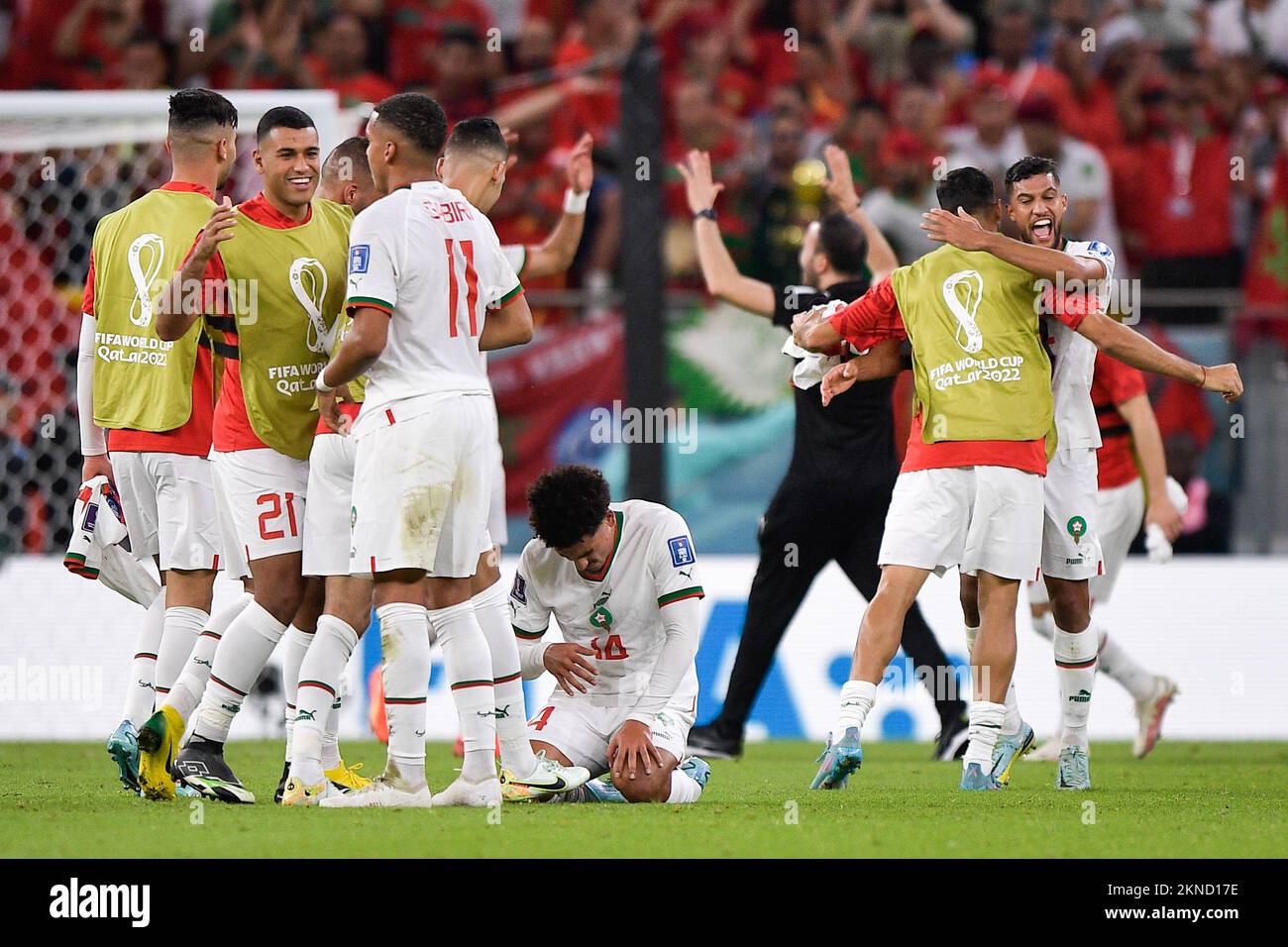 DOHA, QATAR - NOVEMBER 27: Players of Morocco celebrating their sides victory during the Group F - FIFA World Cup Qatar 2022 match between Belgium and Morocco at the Al Thumama Stadium on November 27, 2022 in Doha, Qatar (Photo by Pablo Morano/BSR Agency) Stock Photo