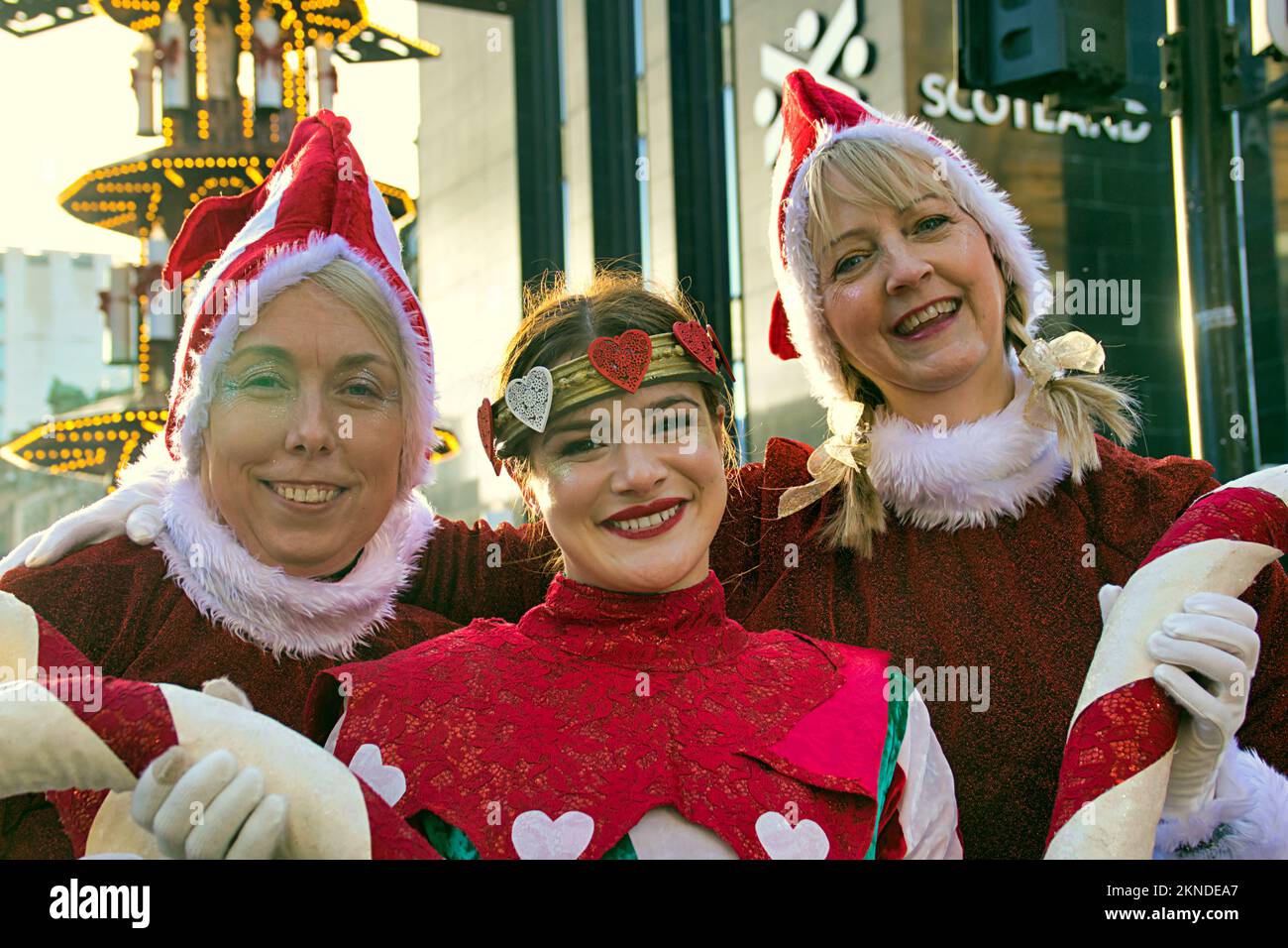 Glasgow, Scotland, UK 27th November, 2022. Style Mile Christmas Carnival saw shoppers on the shopping streets surrounding the style mile being entertained to a Christmas theme with fancy costumes and carol singers bedecked in Christmas attire.Featuring at this year’s festive celebration are the Beauty and The Beast dance troupe, Giant Elfies, Rudolf and Friends troupe, Holly and the Ivy troupe, Giant Elfies and the Snowman pipe band.  Gerard Ferry/Alamy Live News Stock Photo