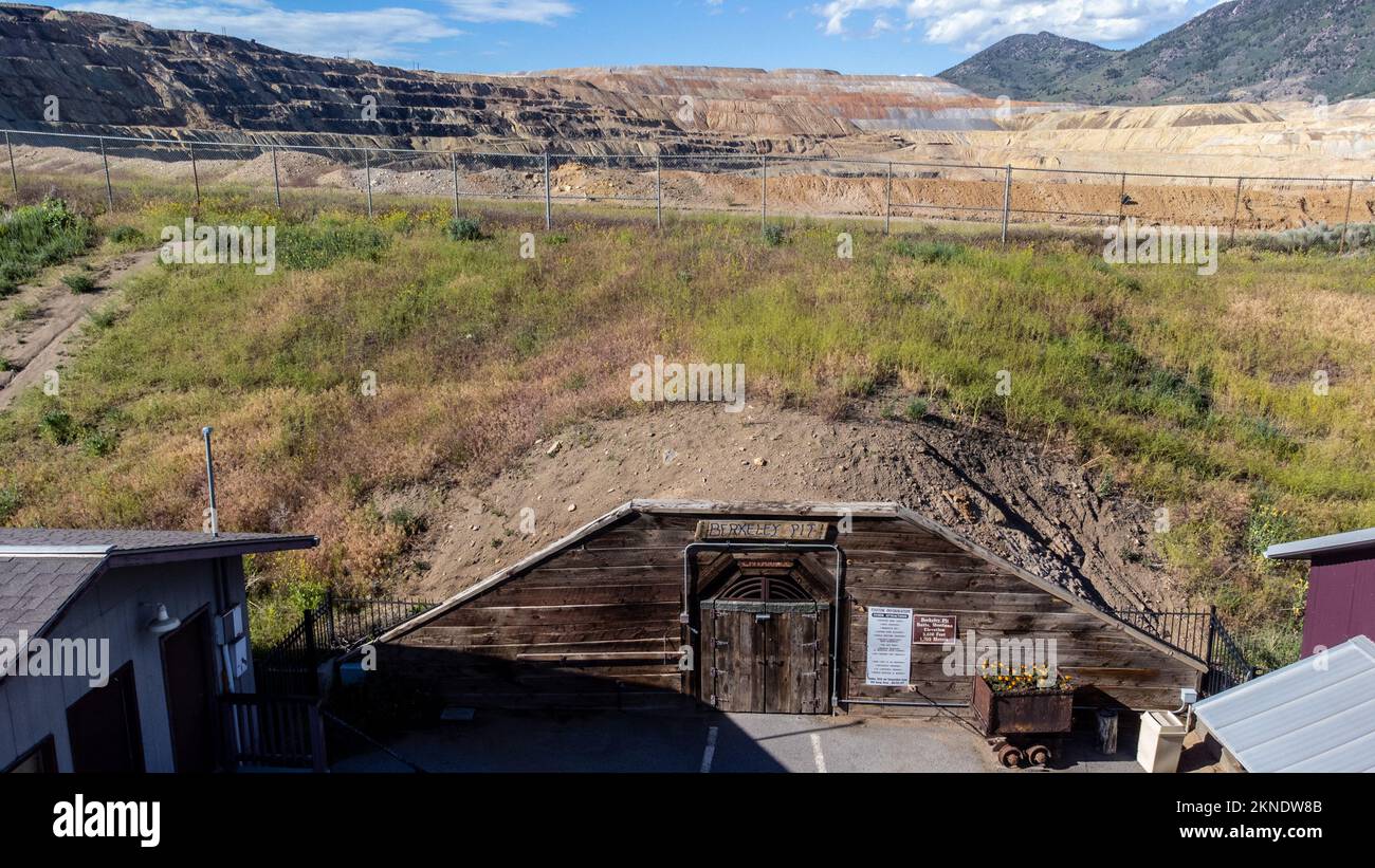 Berkeley Pit viewing platform, Butte, Montana, USA Stock Photo
