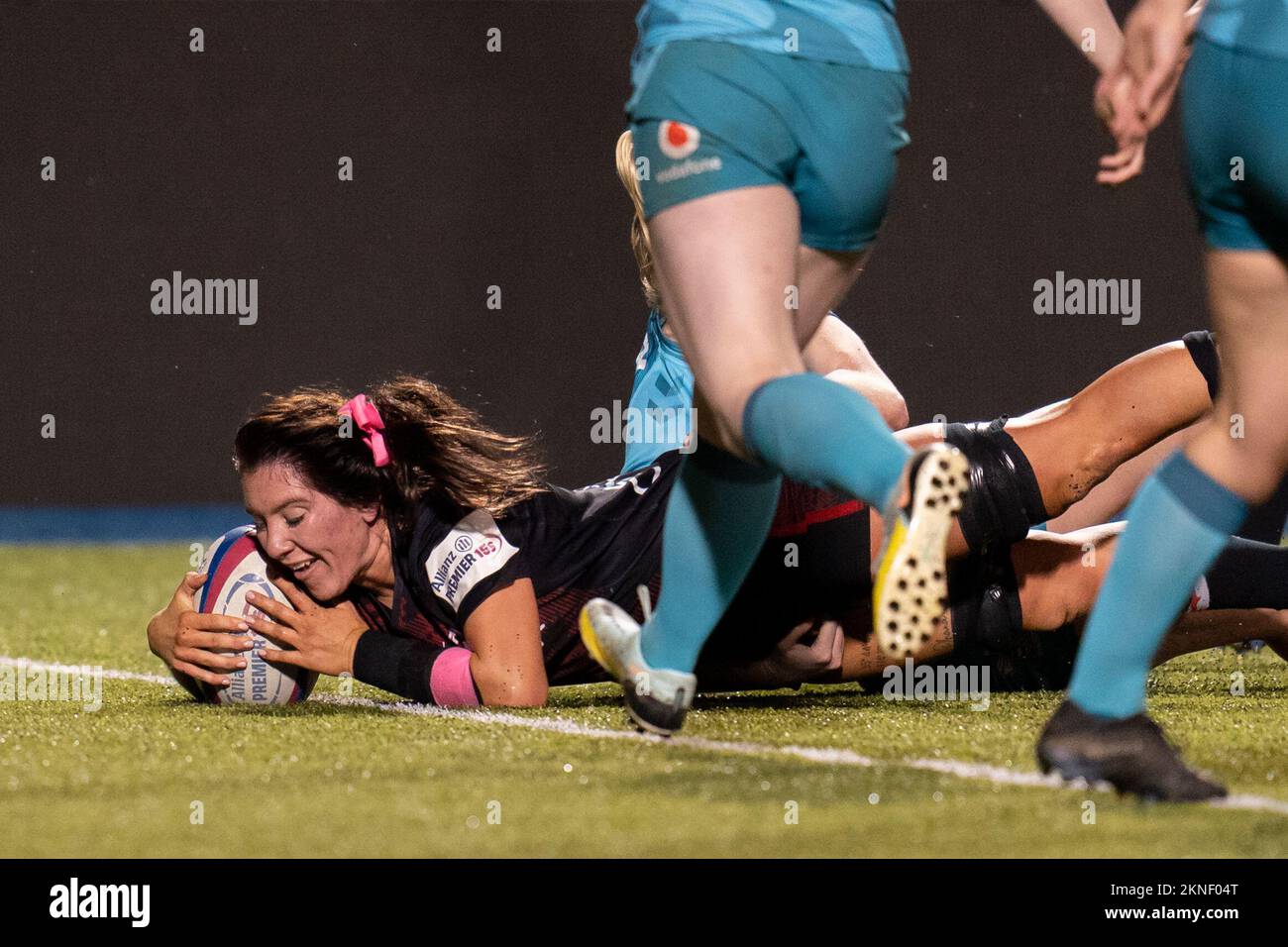 Georgia Evans #8 of Saracens Women scores a try during the Women's Allianz Premier 15's match Saracens Women vs Wasps Women at StoneX Stadium, London, United Kingdom, 27th November 2022  (Photo by Richard Washbrooke/News Images) Stock Photo