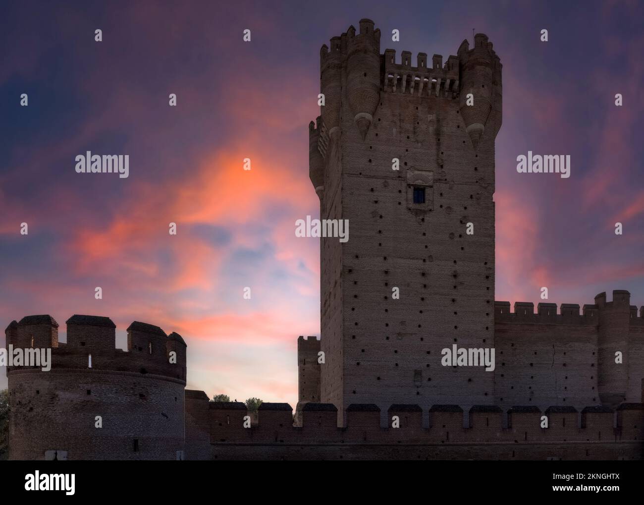 The the 38 meter high keep of the 15th century La Mota Castle - Castillo la Mota, Medina del Campo, Valladolid Province, Castile and León, Spain.  The Stock Photo