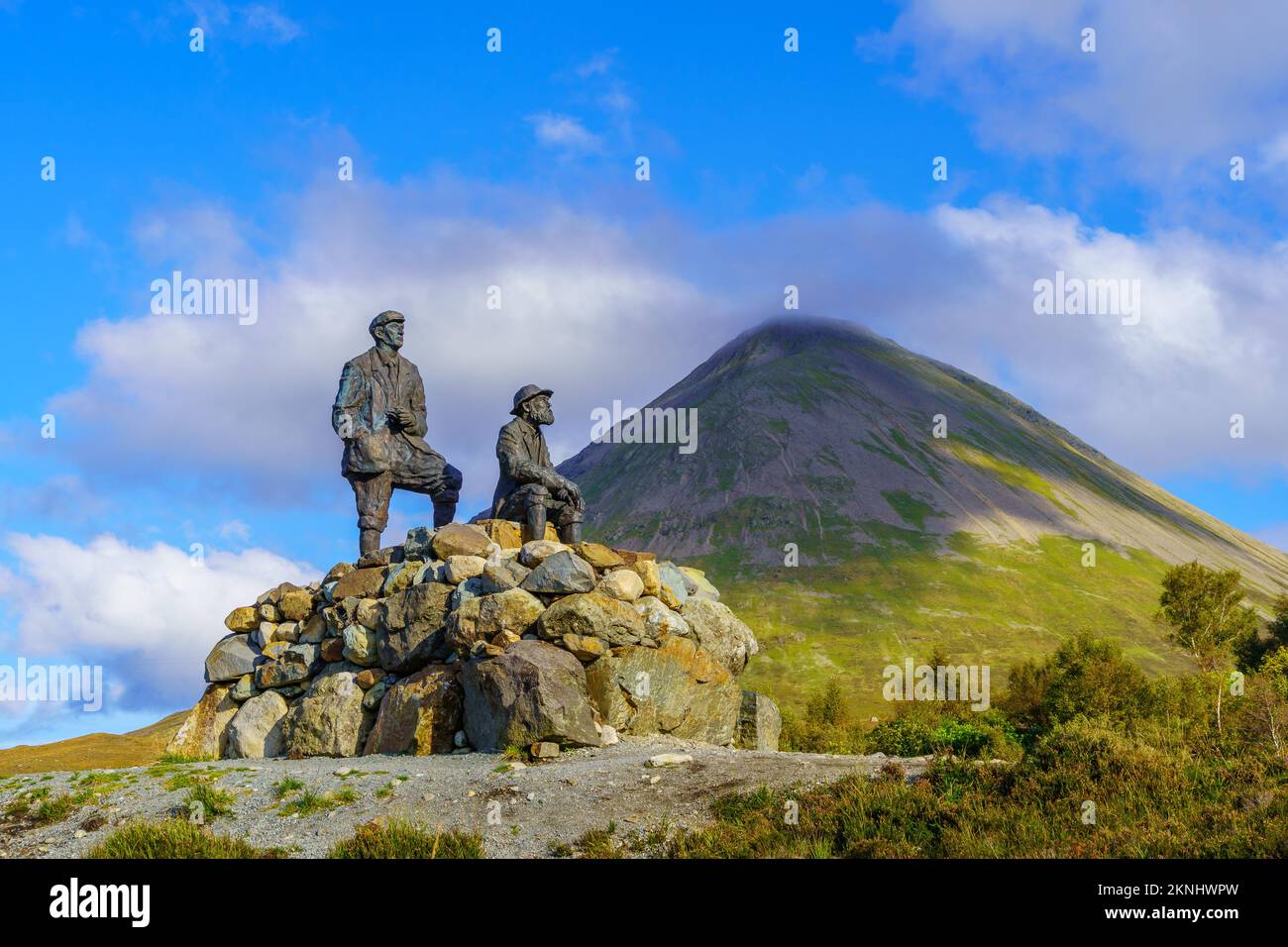 Sligachan, UK - September 29, 2022: View of the Collie and MacKenzie Statue, and landscape, in Sligachan, the Isle of Skye, Inner Hebrides, Scotland, Stock Photo