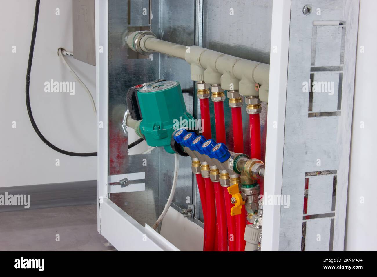 Manifold for heating taps. for adjusting the underfloor heating