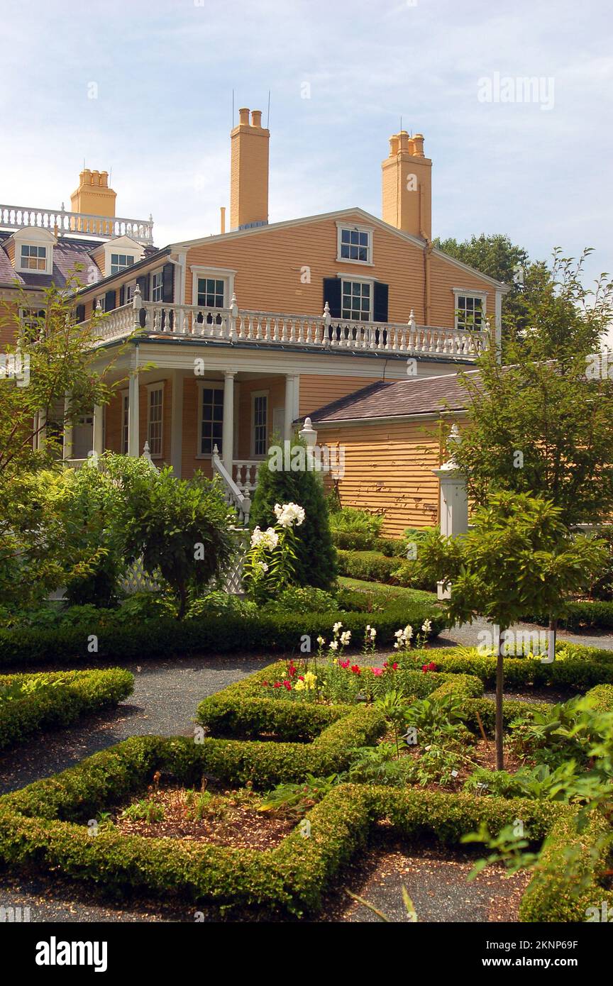 The Longfellow House displays a beautiful garden in the backyard Stock ...