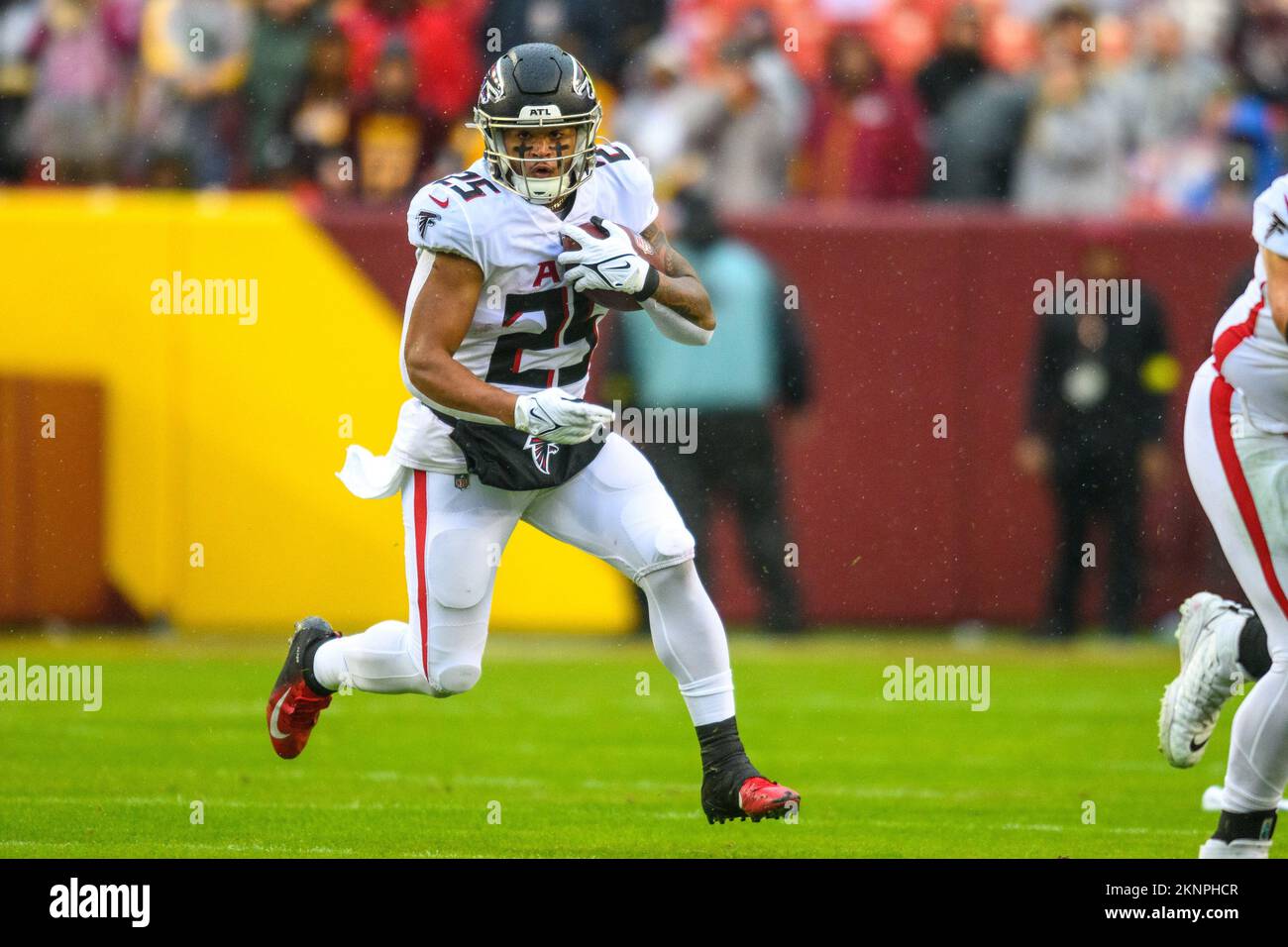 Atlanta Falcons running back Tyler Allgeier (25) runs against the Chicago  Bears during the first half of an NFL football game, Sunday, Nov. 20, 2022,  in Atlanta. (AP Photo/Brynn Anderson Stock Photo - Alamy