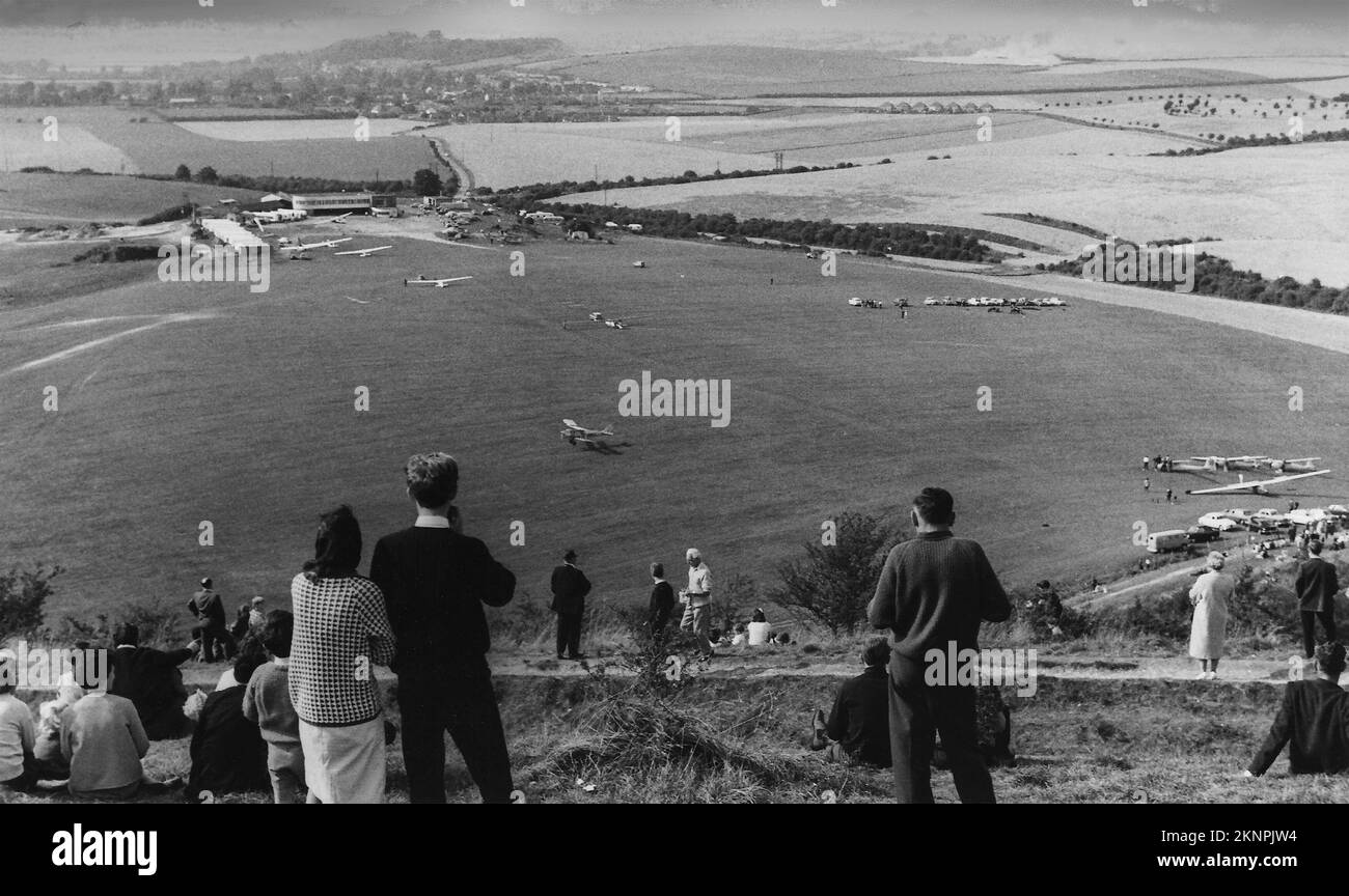 1966 archive. People on Dunstable Downs, Chiltern Hills looking down onto an air event taking place at the London Gliding Club airfield below Stock Photo