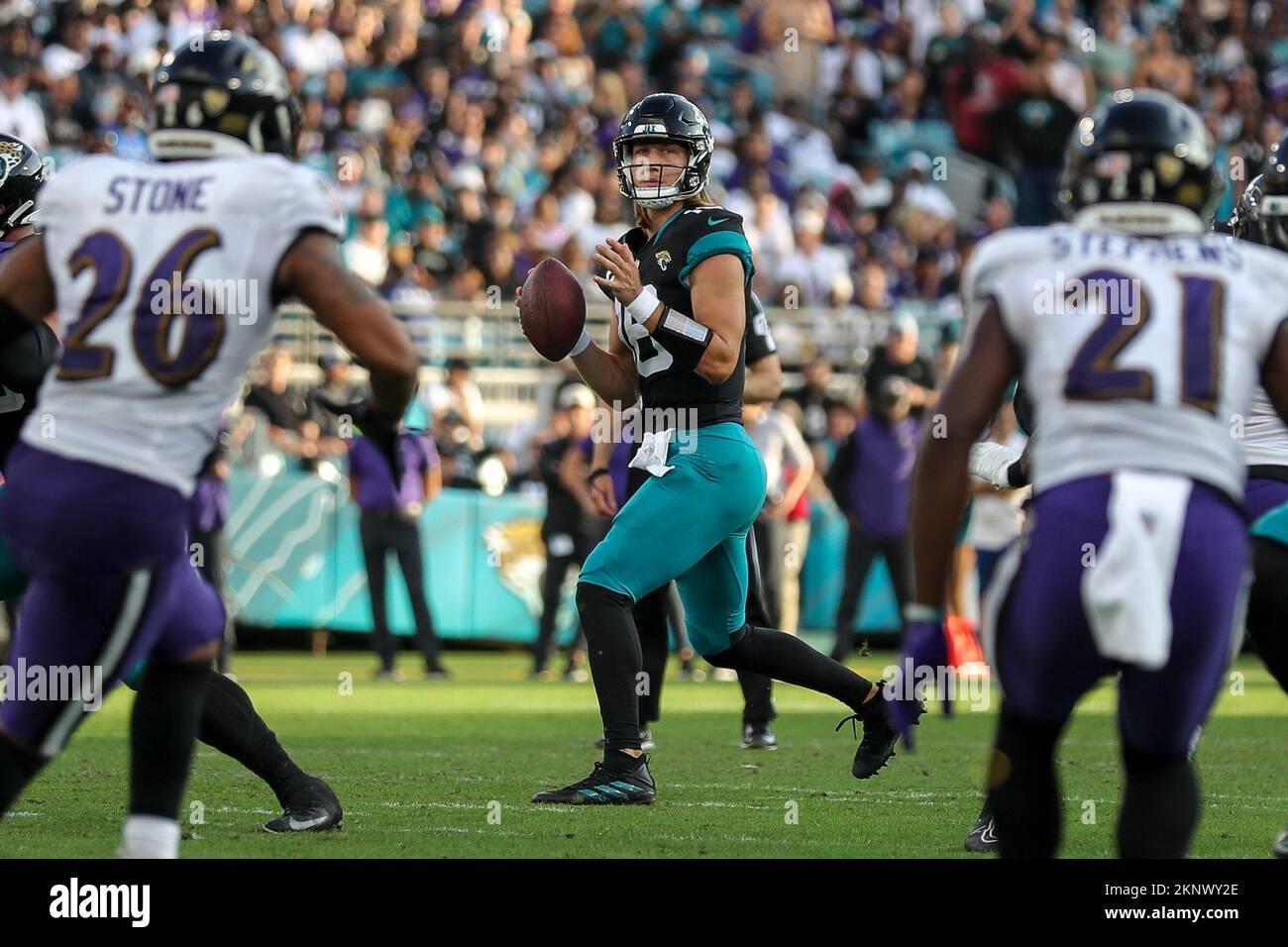 December 18, 2022: Jacksonville Jaguars quarterback TREVOR LAWRENCE (16)  hands off the ball to Jacksonville Jaguars running back TRAVIS ETIENNE JR.  (1) during the Jacksonville Jaguars vs Dallas Cowboys NFL game at