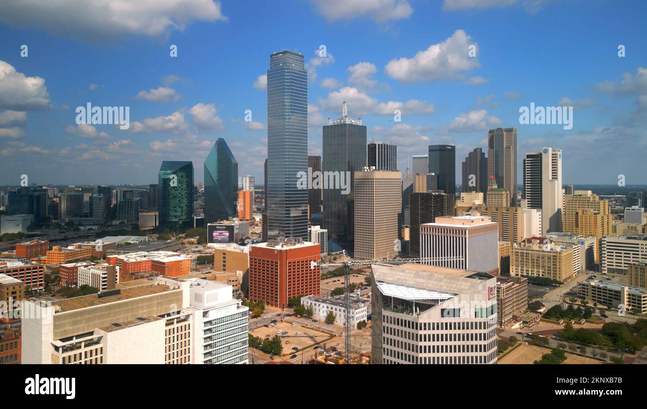 Dallas skyline 2022 hi-res stock photography and images - Alamy