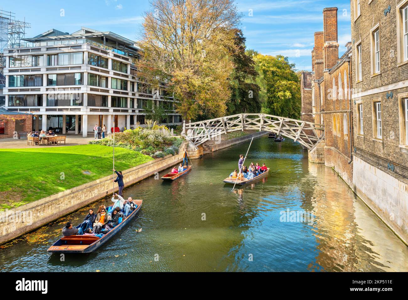 Punting on the River Cam under Mathematical Bridge in Cambridge. England, UK Stock Photo