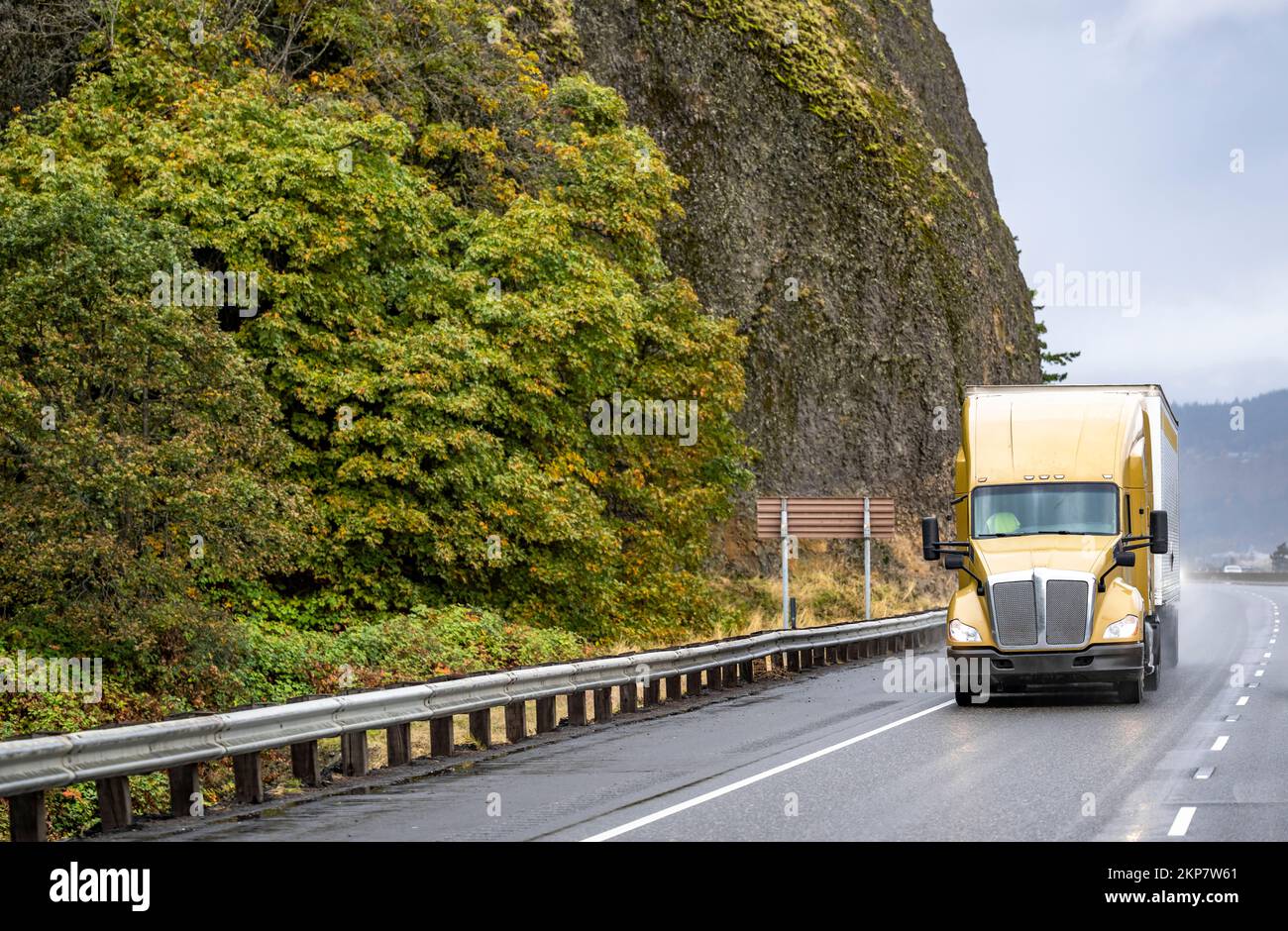 Reefer Big Rig Industrial standard big rig golden semi truck tractor transporting ...