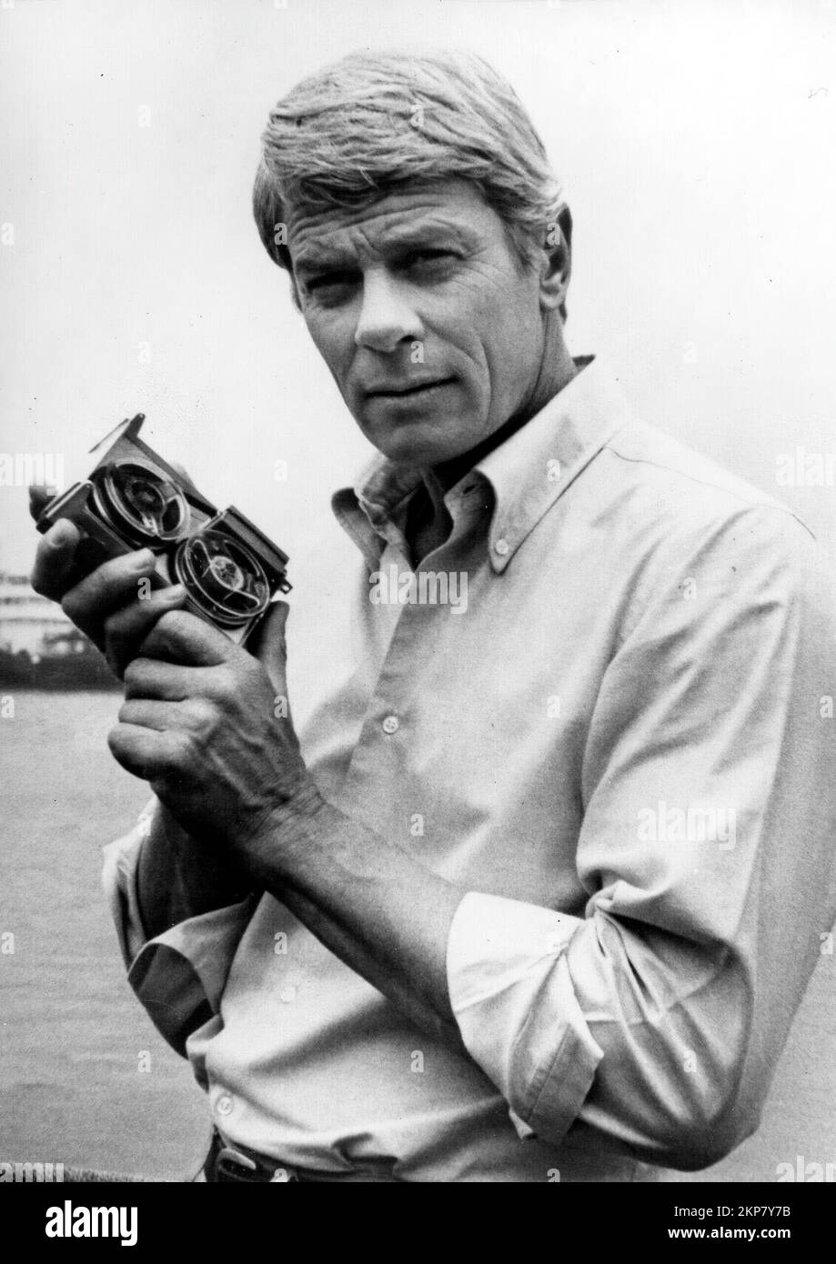 PETER GRAVES in MISSION IMPOSSIBLE (1966), directed by REZA S. BADIYI, LEE H. KATZIN and LESLIE H. MARTINSON. Credit: DESILU PRODUCTIONS/PARAMOUNT TV / Album Stock Photo