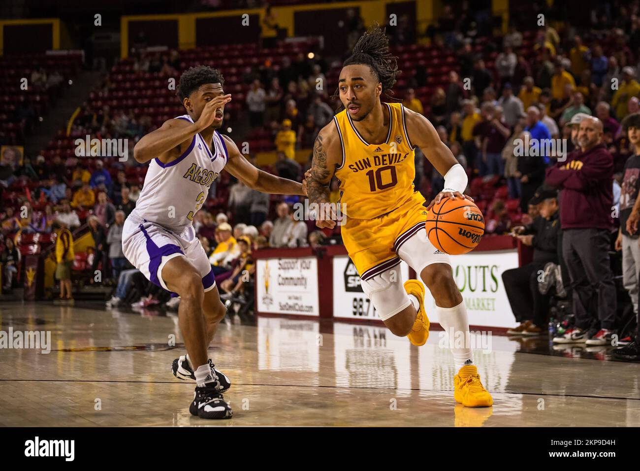 Arizona State guard Frankie Collins (10) drives towards the basket in