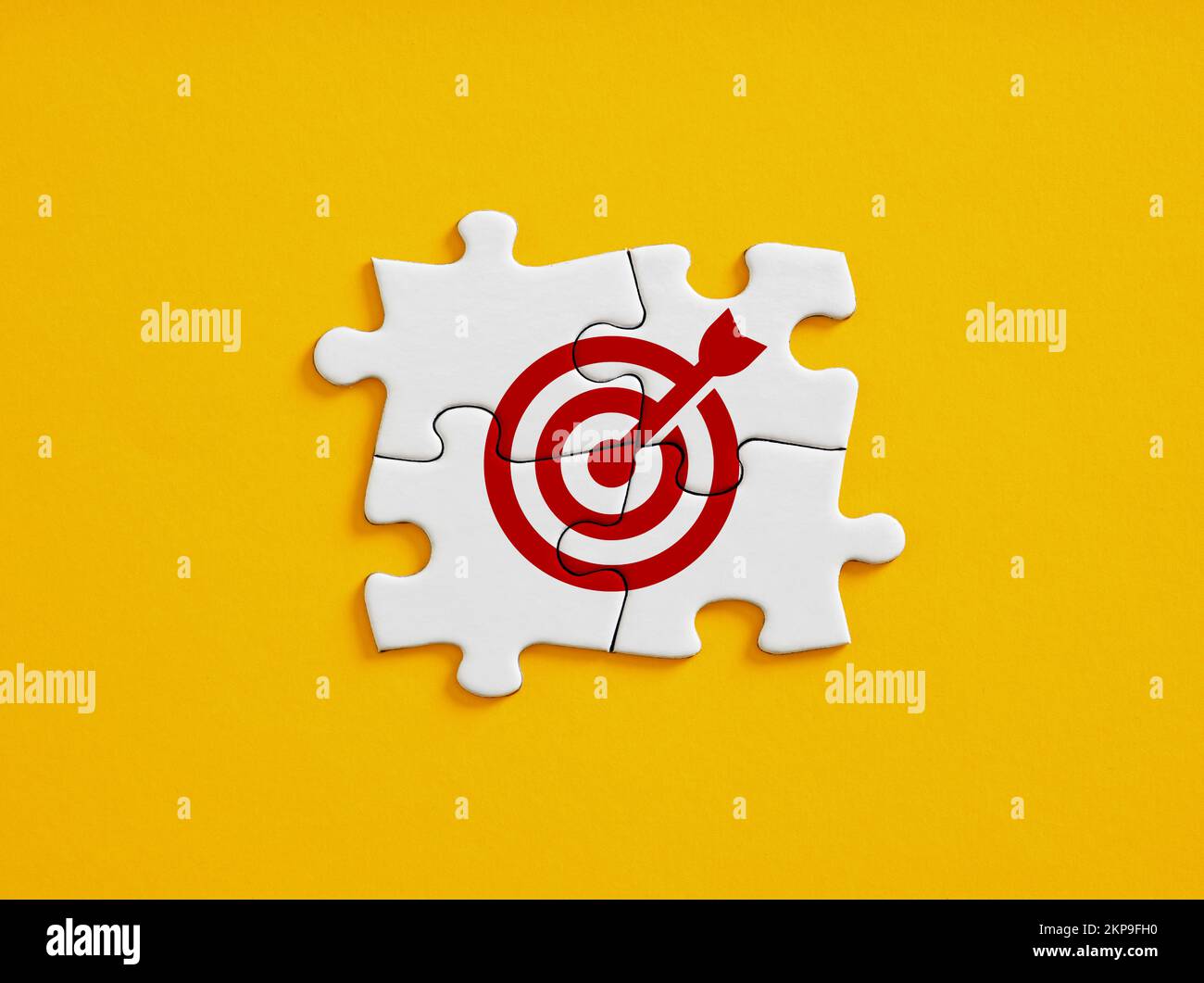 Joint effort or teamwork for achieving target goal objectives in business. Initiation and synergy to reach target. Objective, goal or target icon on c Stock Photo
