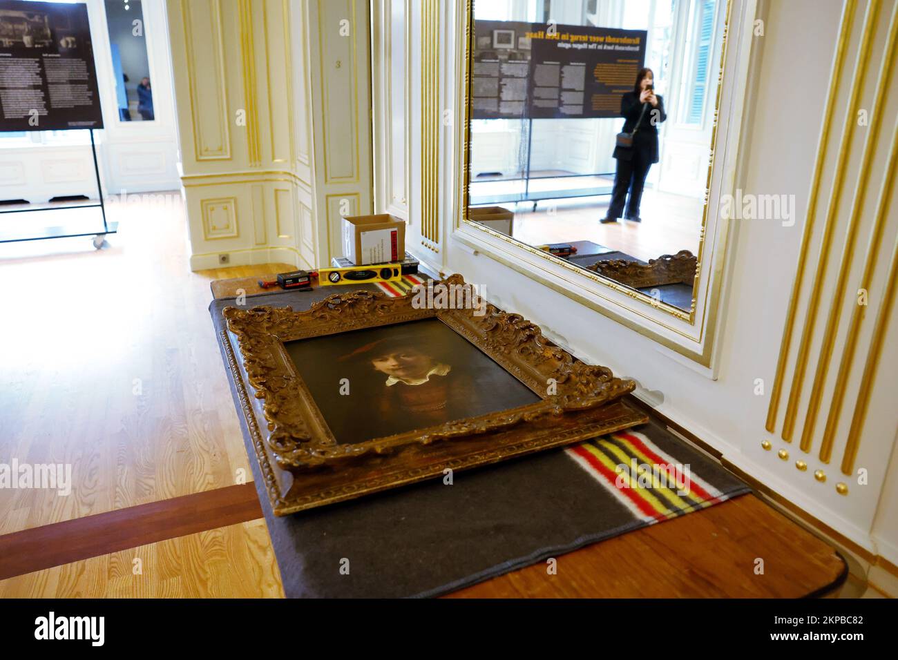 The Hague, Netherlands. 28th Nov, 2022. THE HAGUE - A self-portrait by Rembrandt in The Hague's Escher in Het Paleis, where it already had a place between 1850 and 1894 when Prince Hendrik lived there. ANP BAS CZERWINSKI netherlands out - belgium out Credit: ANP/Alamy Live News Stock Photo