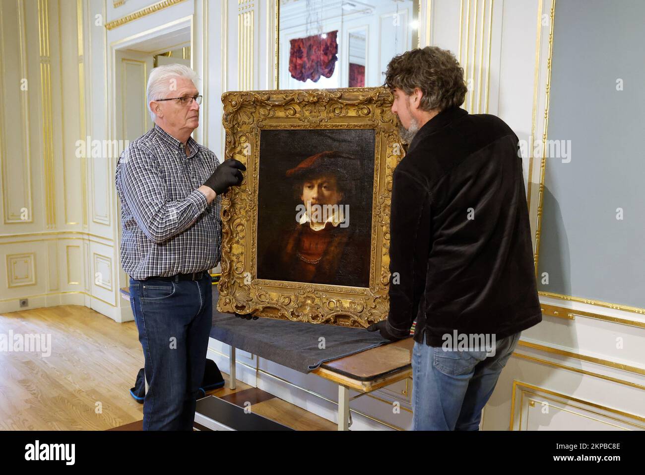 The Hague, Netherlands. 28th Nov, 2022. THE HAGUE - A self-portrait of Rembrandt in the Escher in Het Paleis in The Hague, where it already had a place between 1850 and 1894 when Prince Hendrik lived there. ANP BAS CZERWINSKI netherlands out - belgium out Credit: ANP/Alamy Live News Stock Photo