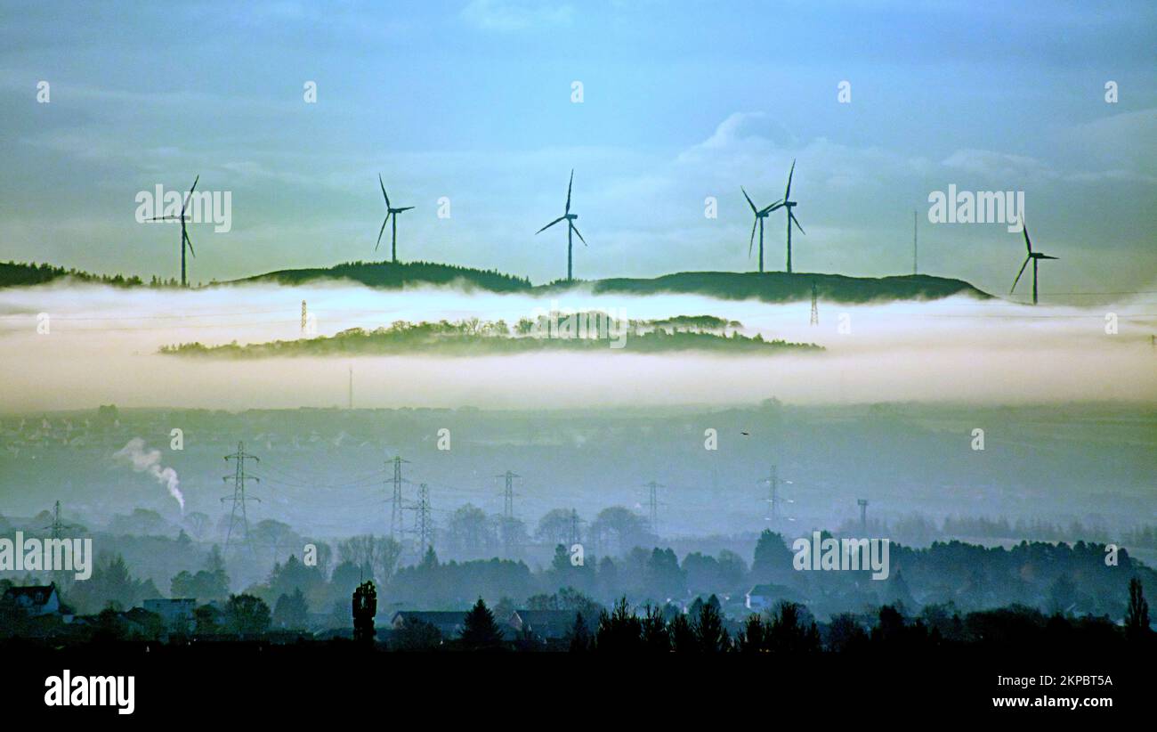 Glasgow, Scotland, UK 28th November, 2022. UK Weather: Ground fog causes islands in the sky very the south of the city as the highland above a   hidden Neilston village becomes isolated and the south of the city becomes submerged as the city woke to a cold start. Credit Gerard Ferry/Alamy Live News Stock Photo