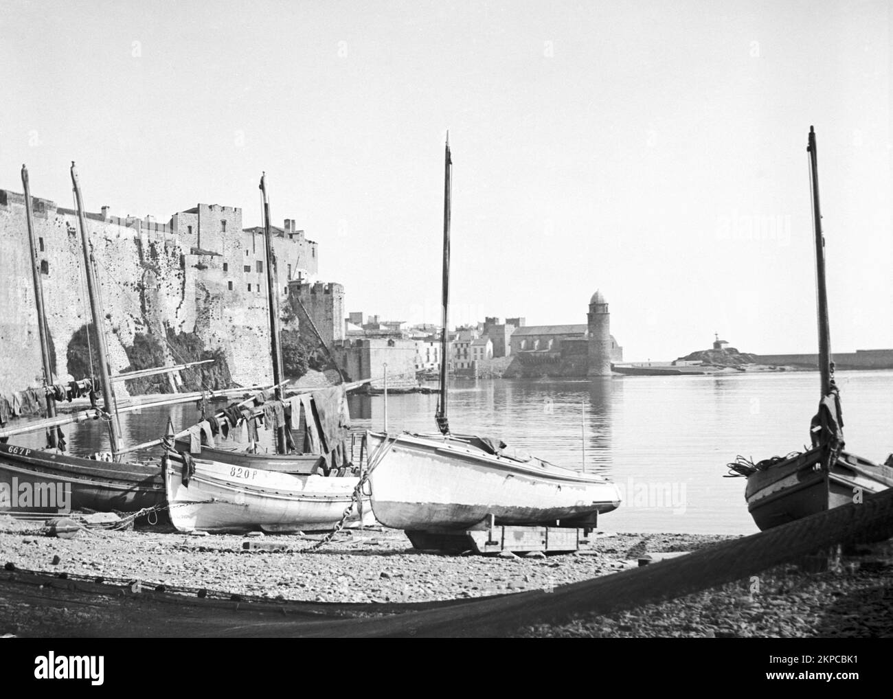 Pêcheur et barque Black and White Stock Photos & Images - Alamy