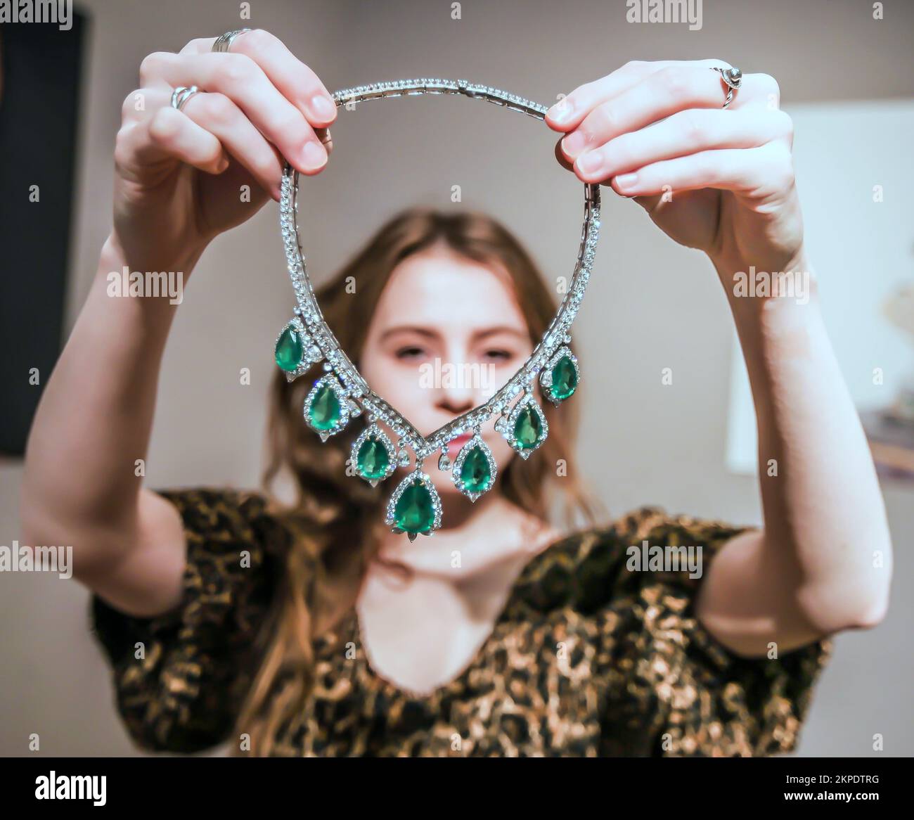 Emerald cut earrings hires stock photography and images Alamy