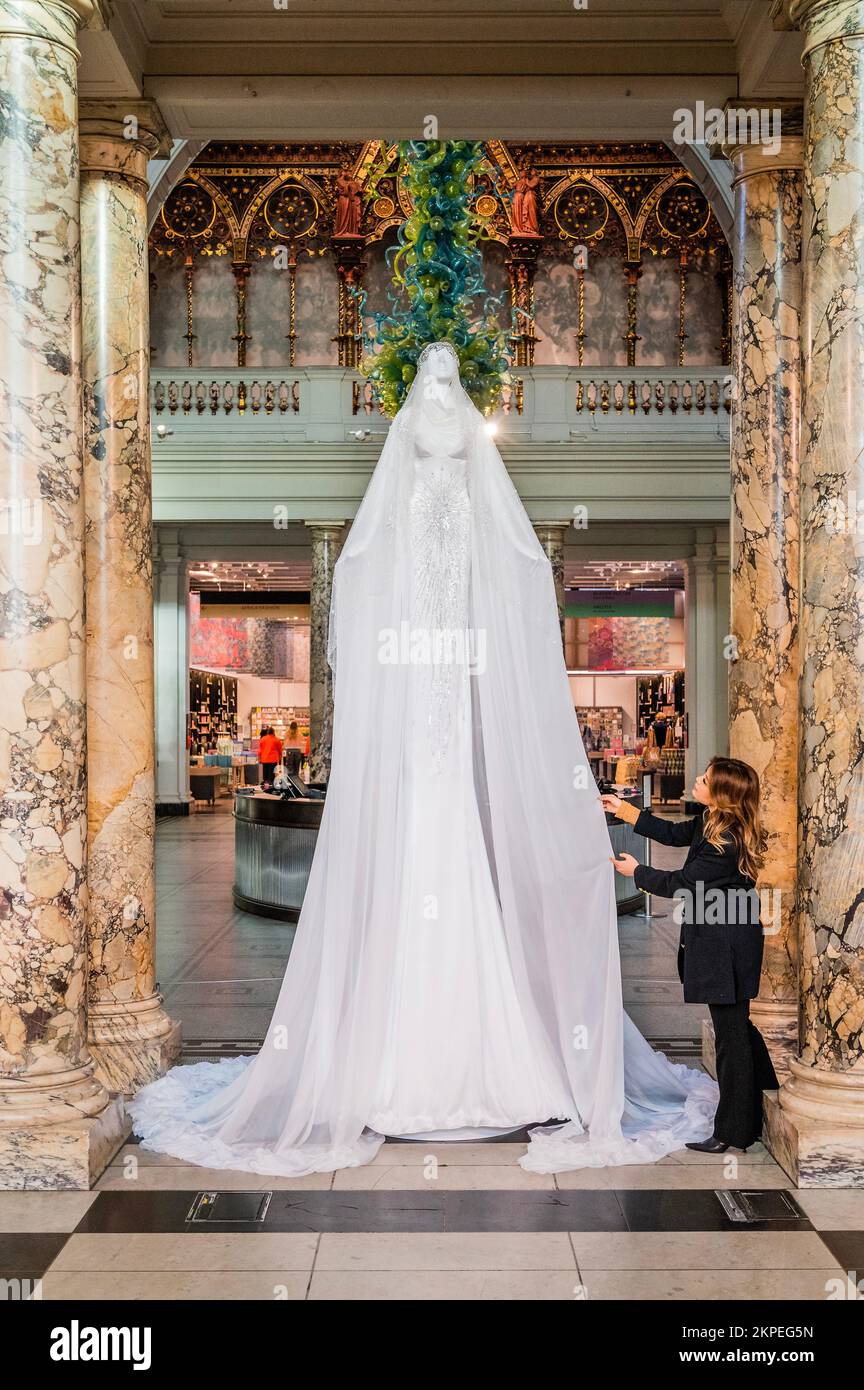 White chiffon dress hi-res stock photography and images - Page 7 - Alamy, image size:864x1390