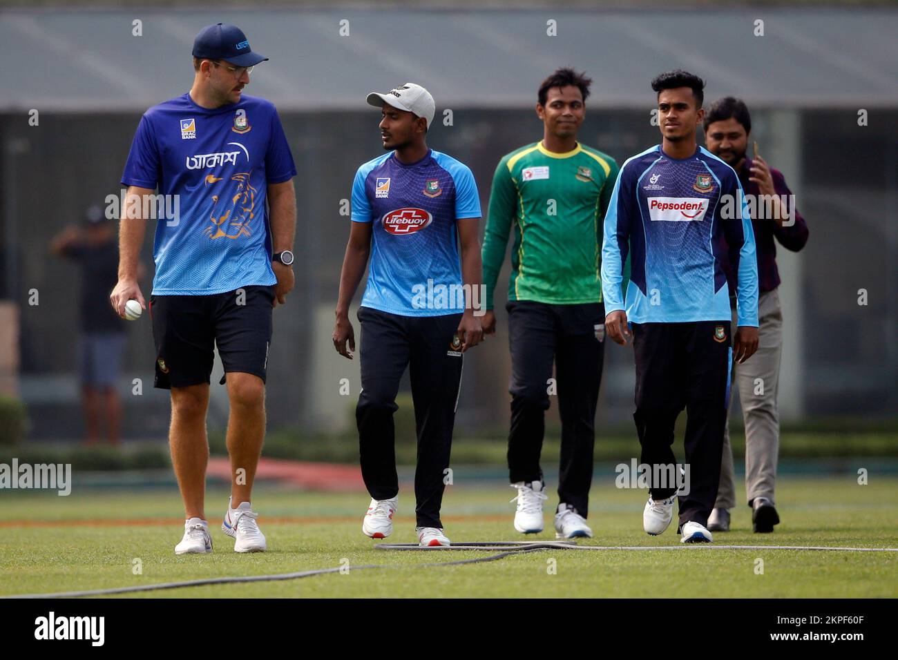 Daniel Vettori Bangladesh spine bowling coach along spinners at Sher-e-Bangla National Cricket Stadium, Mirpur, Dhaka, Bangladesh. Stock Photo