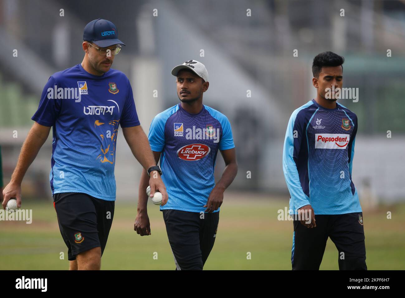 Daniel Vettori Bangladesh spine bowling coach along spinners at Shere