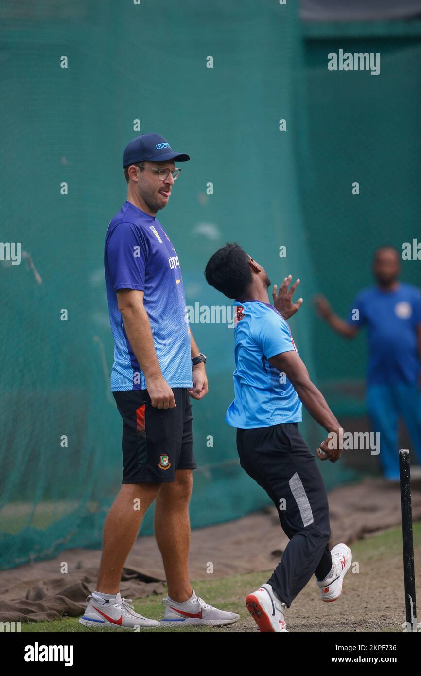 Daniel Vettori Bangladesh spine bowling coach along spinners at Shere