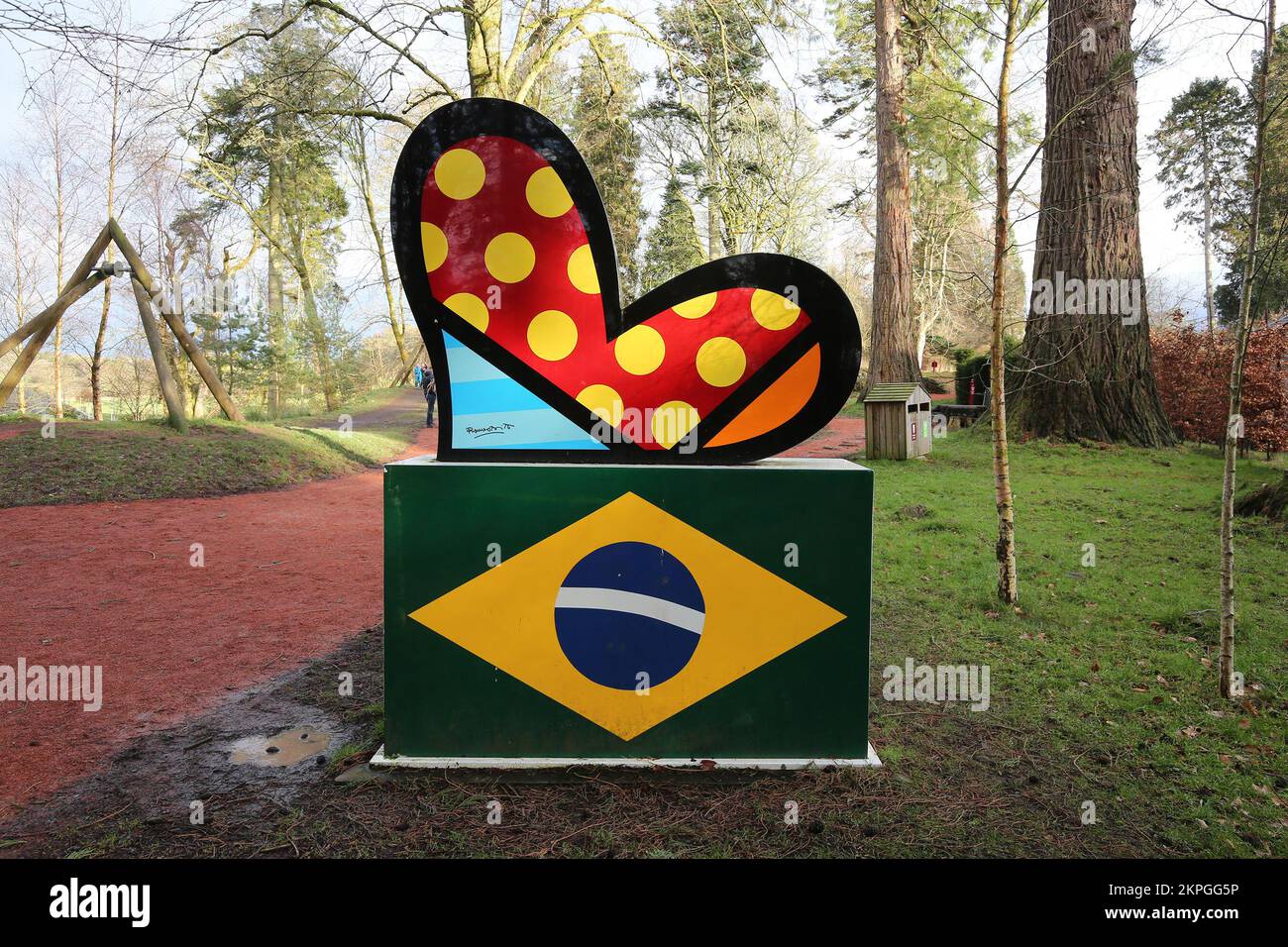 Artist romero britto sculpture hires stock photography and images Alamy