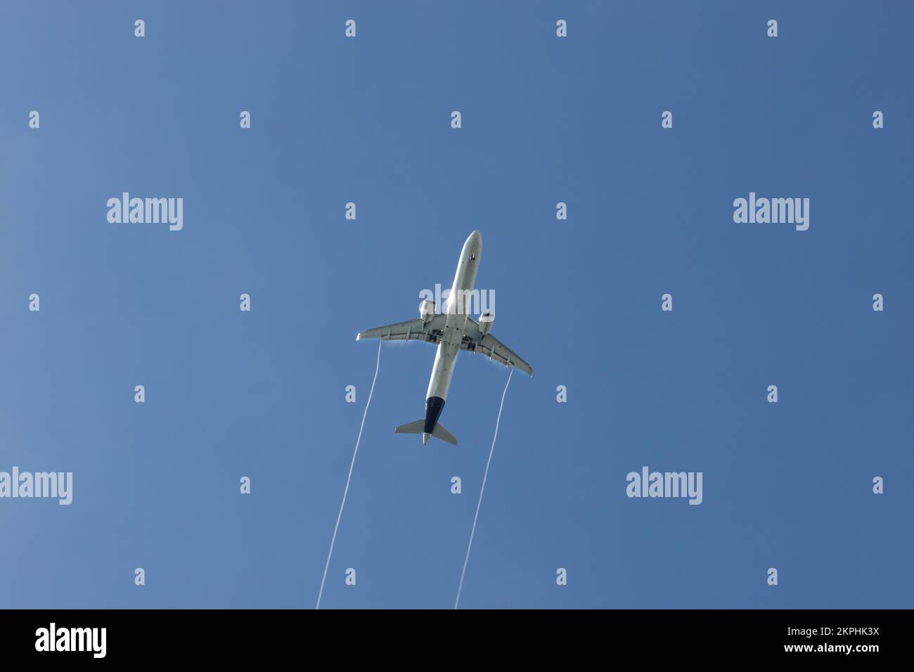 Flying airplanes in the blue sky Stock Photo - Alamy