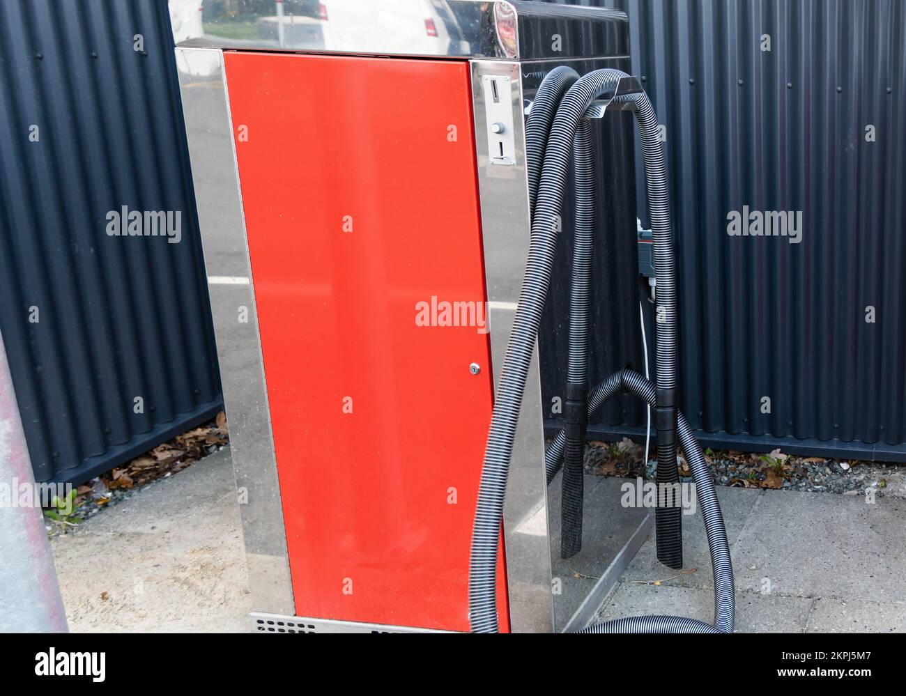 Gas station vacuum hires stock photography and images Alamy