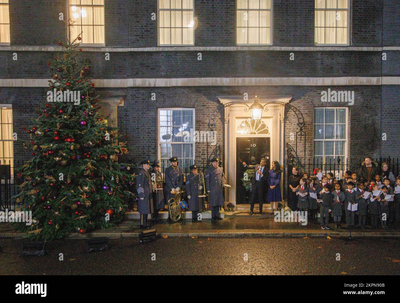 London, UK. 28th Nov, 2022. Prime Minister, Rishi Sunak, turns on the Christmas tree lights at Downing Street. He is joined by his wife Akshata Murty, daughter of Natayana and Sudha Murty. Local schoolchildren sing Christmas carols. Credit: Mark Thomas/Alamy Live News Stock Photo