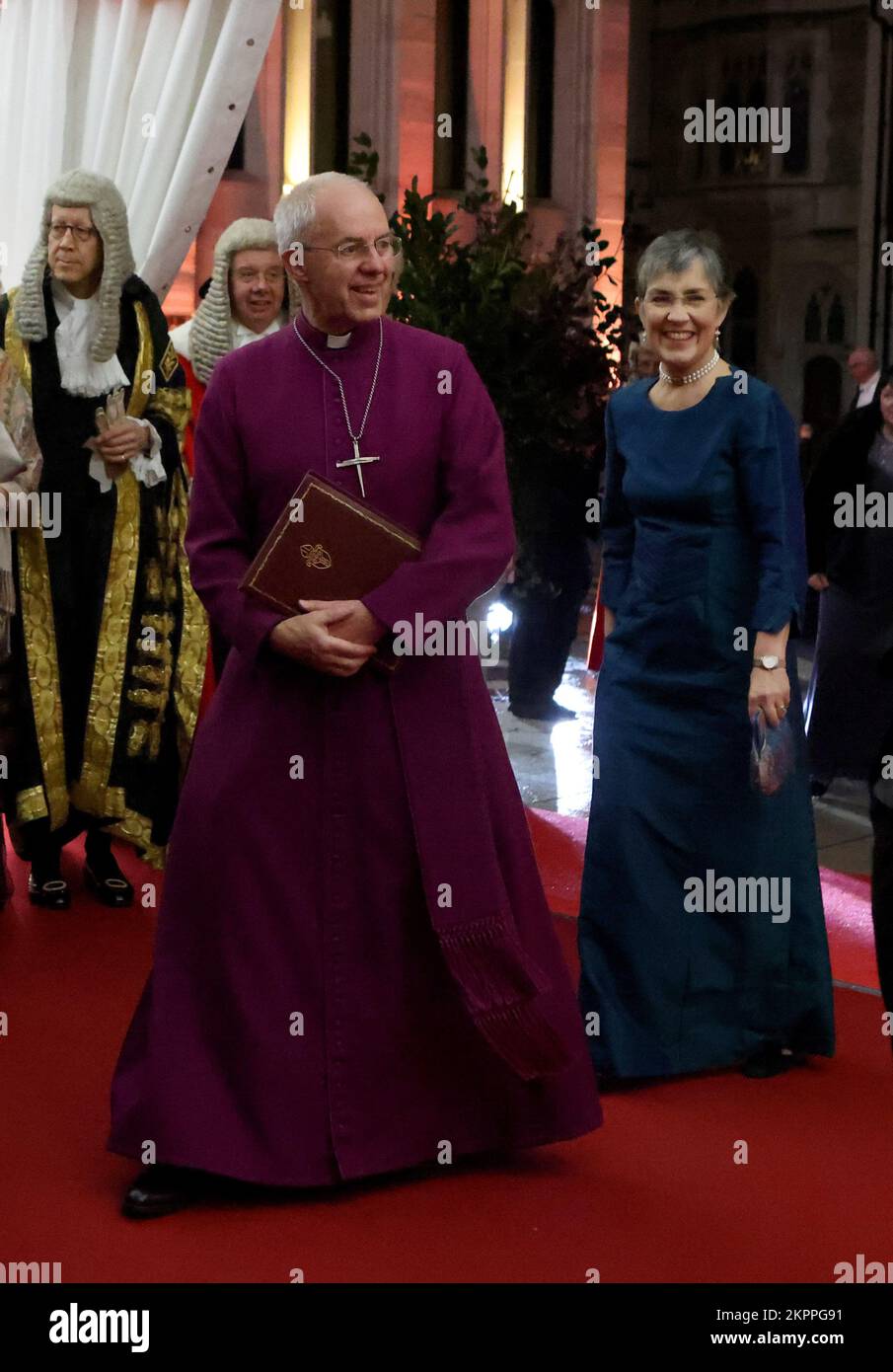 Archbishop of Canterbury Justin Welby and his wife Caroline Welby arrive at the annual Lord Mayor's Banquet at the Guildhall in central London. Picture date: Monday November 28, 2022. Stock Photo