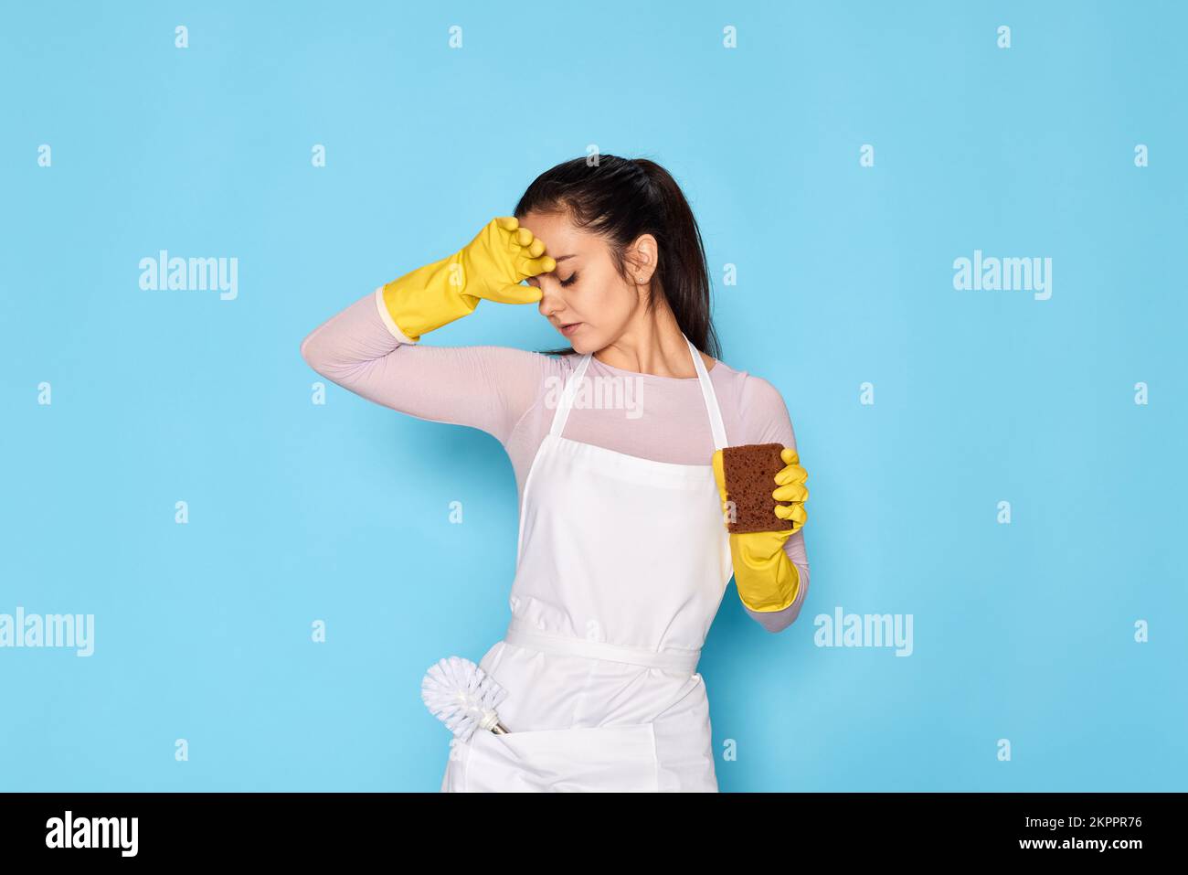 Face washing woman sponge hi-res stock photography and images - Alamy