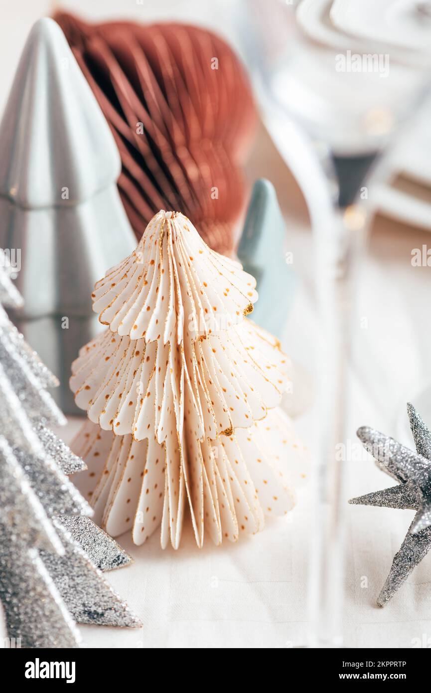 Christmas Table Settings Stock Photo Alamy christmas-table-settings-stock-photo-alamy