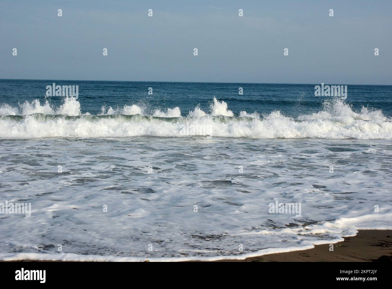 Waves crashing on sunny hi-res stock photography and images - Alamy