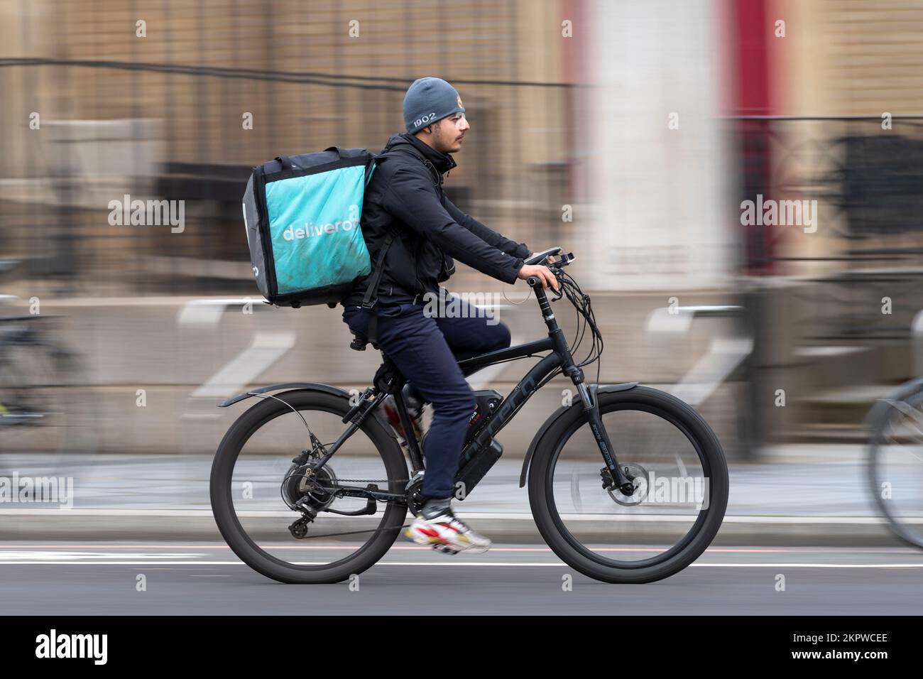 paisley bike courier