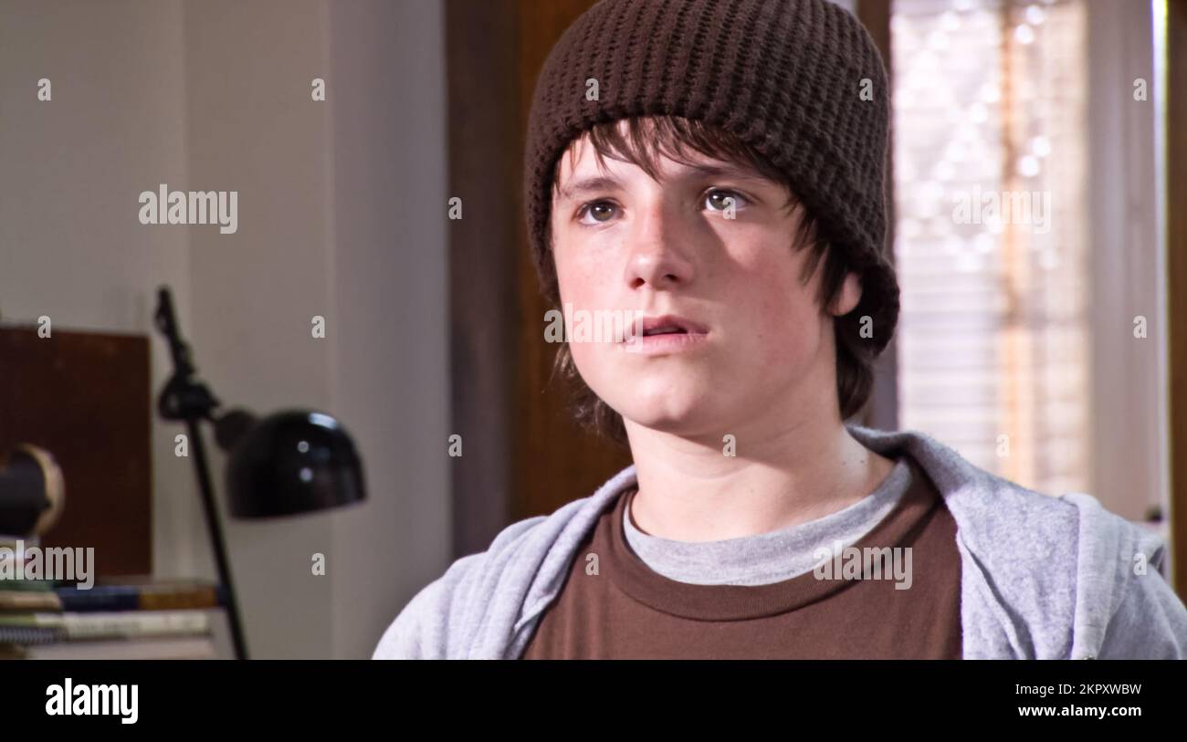USA. Josh Hutcherson in a scene from(C)Warner Bros film : Journey to the  Center of the Earth (2008) . Plot: On a quest to find out what happened to  his missing brother,, image size:1300x813