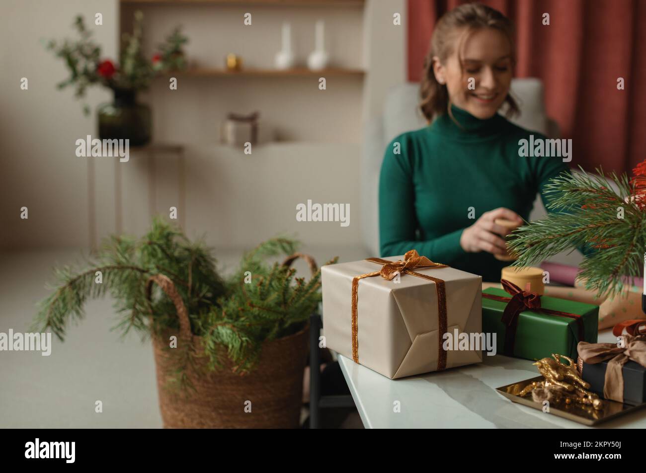 People wrapping christmas gifts hi-res stock photography and images - Page  5 - Alamy