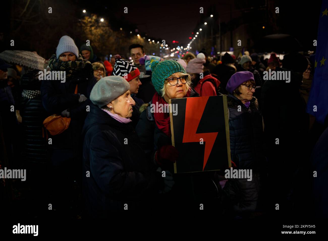 A woman holds a sign with a lightning strike symbol, the symbold of the women's rights movement during a rally in Warsaw, Poland on 28 November, 2022. Several hundred peopple took part in a rally in front of the country's de facto leader Jaroslaw Kaczynski's home. Previously Kaczynski, whose ruling Law and Justice Party (PiS) has close ties to the Catholic church, publicly made a statement that the declining birth rate is caused by women drinking like men. Poland has some of the world's strictest abortion laws and the EU's worst access to contraception. (Photo by Jaap Arriens/Sipa USA) Stock Photo