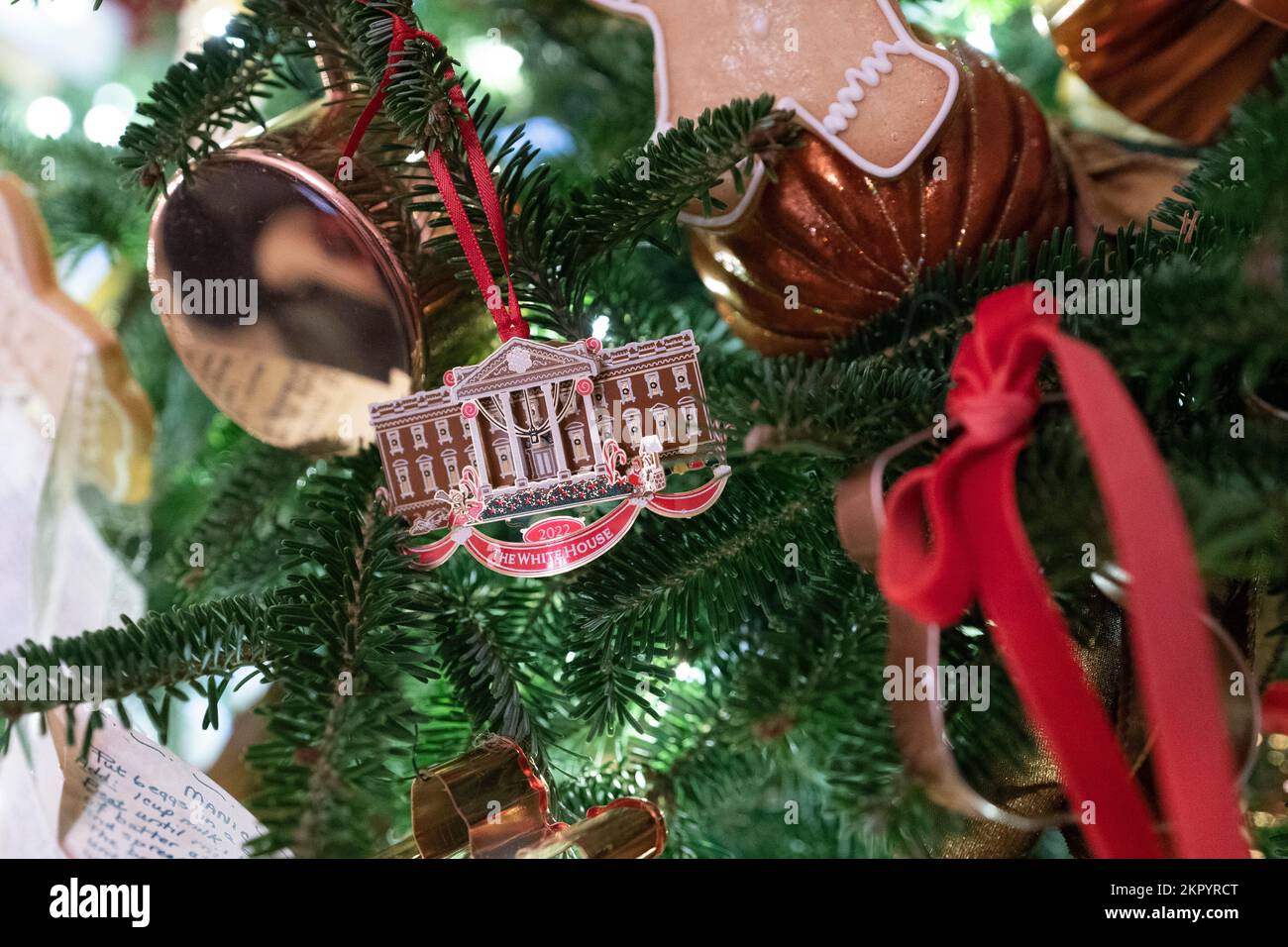 https://c8.alamy.com/comp/2KPYRCT/the-white-house-christmas-ornament-is-displayed-in-the-china-room-as-the-2022-white-house-christmas-decorations-are-previewed-in-the-white-house-in-washington-dc-on-monday-november-28-2022-this-years-holiday-theme-is-we-the-people-credit-chris-kleponiscnp-2KPYRCT.jpg